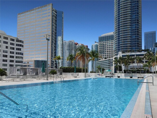 Building Photo - 950 Brickell Bay Dr