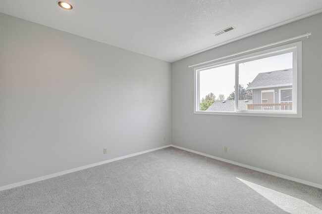 Building Photo - Spacious 5-Bedroom Home with Beautiful Bac...