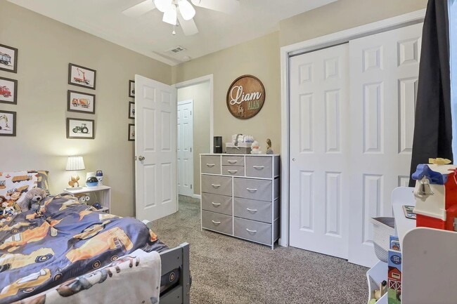 Building Photo - 455 Lakeview Dr