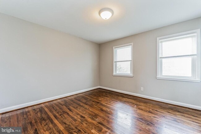Building Photo - 3422 Dunran Rd