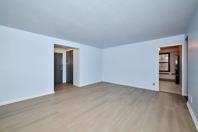 Building Photo - 6118 N Sheridan Rd