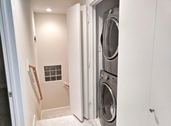 Building Photo - 3730 Main Poplar Dr