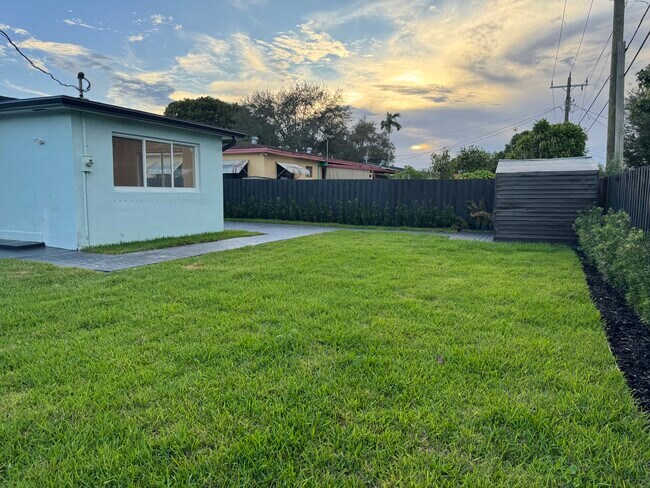 Building Photo - 8366 SW 37th St