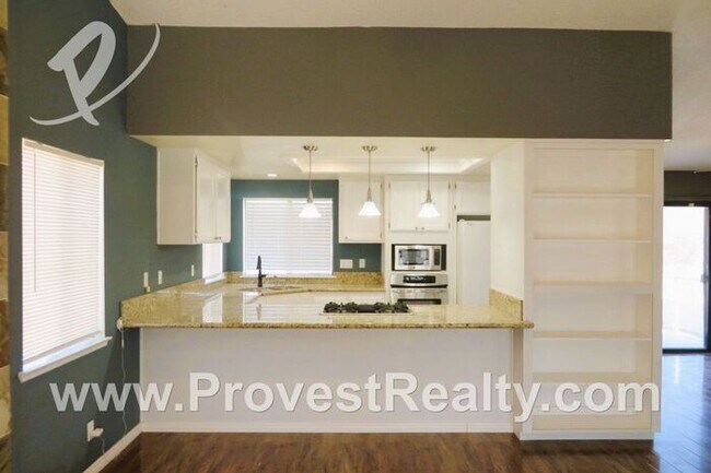 Building Photo - 3 Bed, 2 Bath Silver Lakes Home!!!