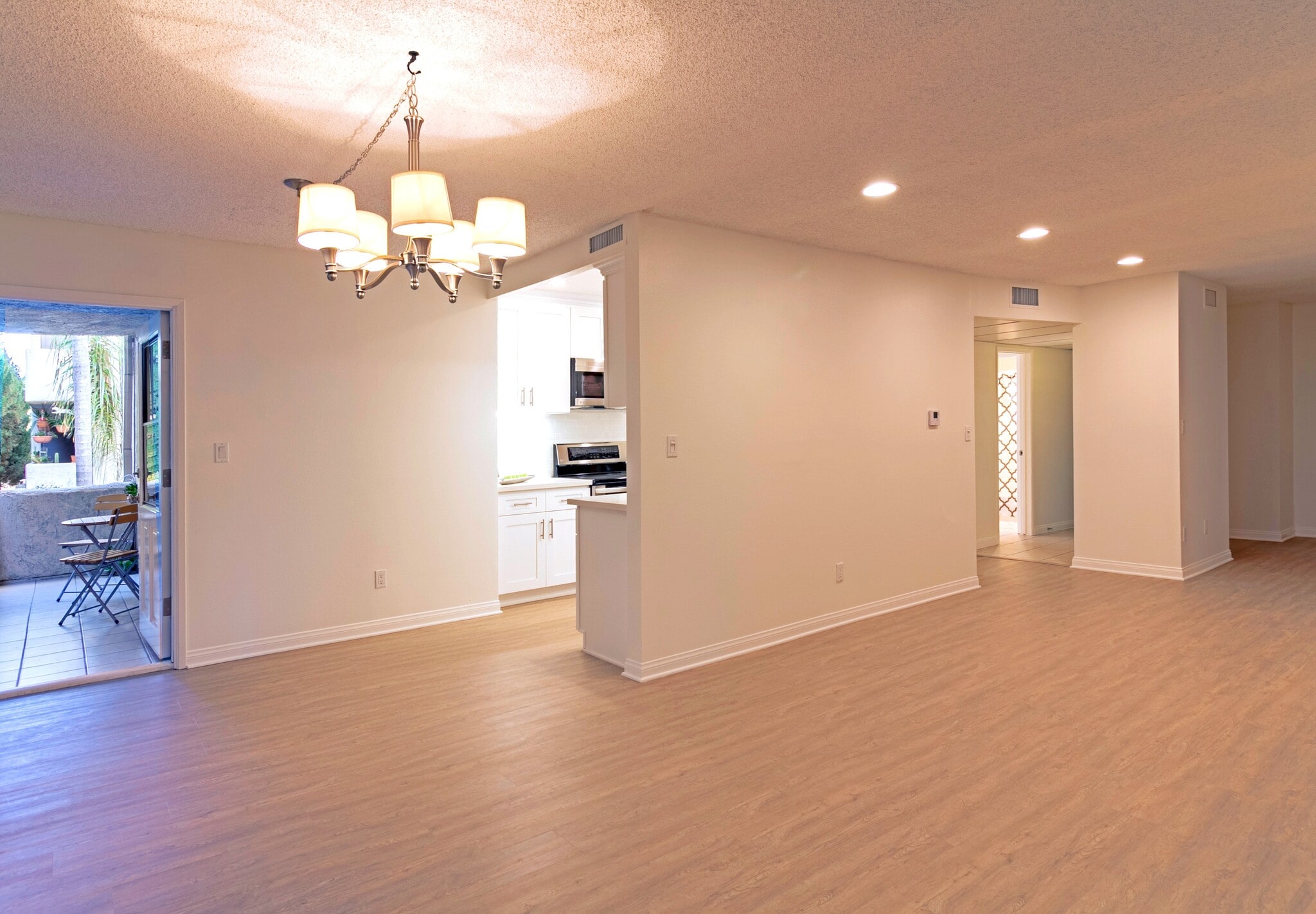 Building Photo - 5412 Lindley Ave