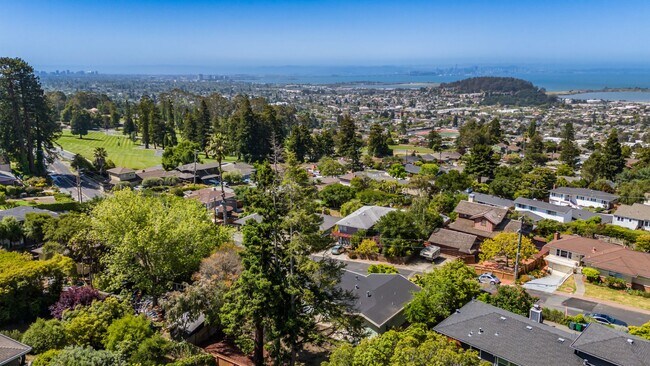 Building Photo - 35 Franciscan Way