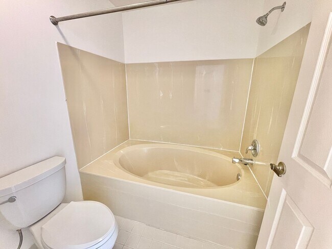 Building Photo - Unfurnished 2 BR condo Annual Rental in Ti...