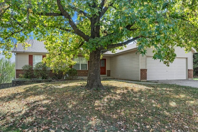 Building Photo - Beautiful 3B/2B Home in St. Charles