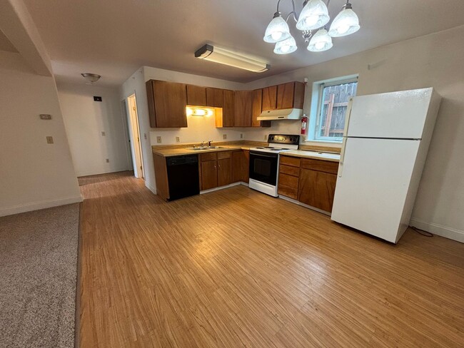 Building Photo - 2406 Mercier St