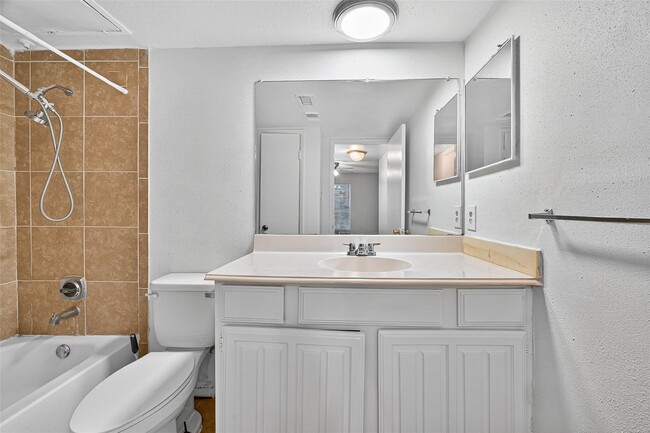 Building Photo - 2110 Wilcrest Dr