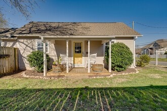 Building Photo - Charming 2 Bedroom 2 Bath Home In The Heart Of Downtown Mebane With Massive Fenced In Yard!!
