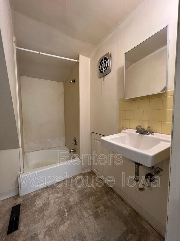 Building Photo - 1032 22nd St