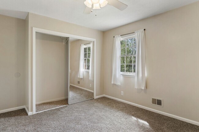Building Photo - 12506 Liveoak Dr