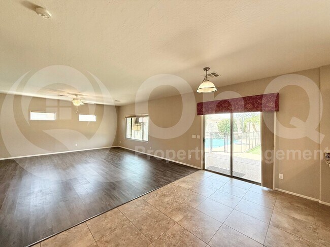 Building Photo - 11434 E Cliffrose Ln