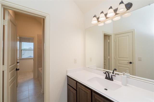 Building Photo - 205 Oakcrest Dr