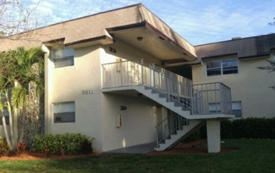 Building Photo - Lakeview Apartments - 5911 SW 41 St