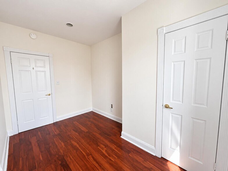 Building Photo - 20 Magaw Pl