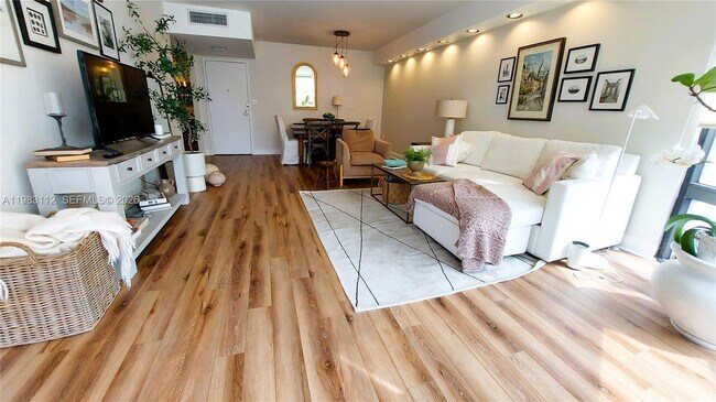 Building Photo - 3375 N Country Club Dr