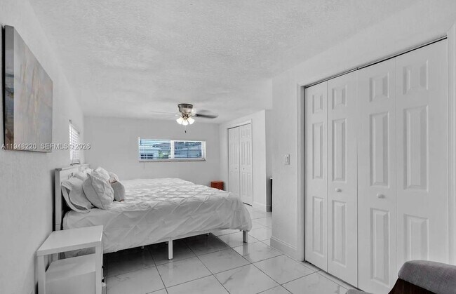 Building Photo - 211 SE 3rd St