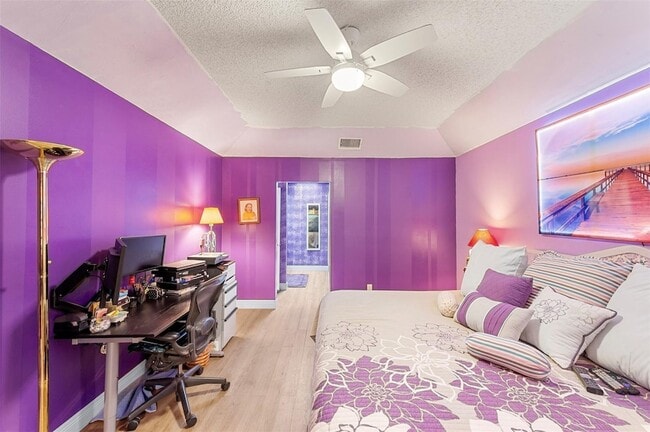 Building Photo - 6809 SE Yorktown Dr