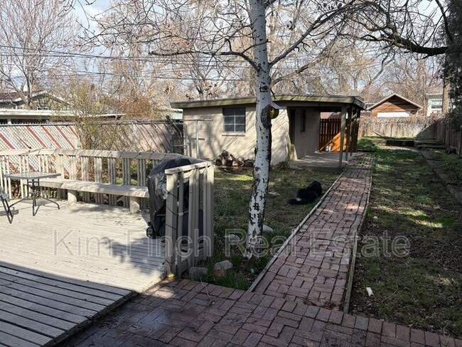 Building Photo - 1149 S Lk St