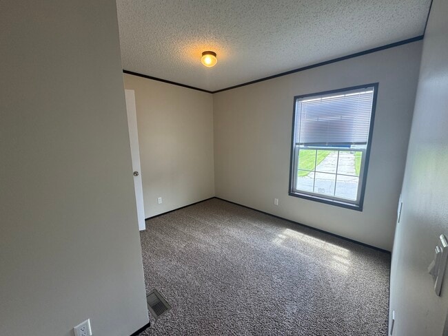 Building Photo - 84 Schirra Ave