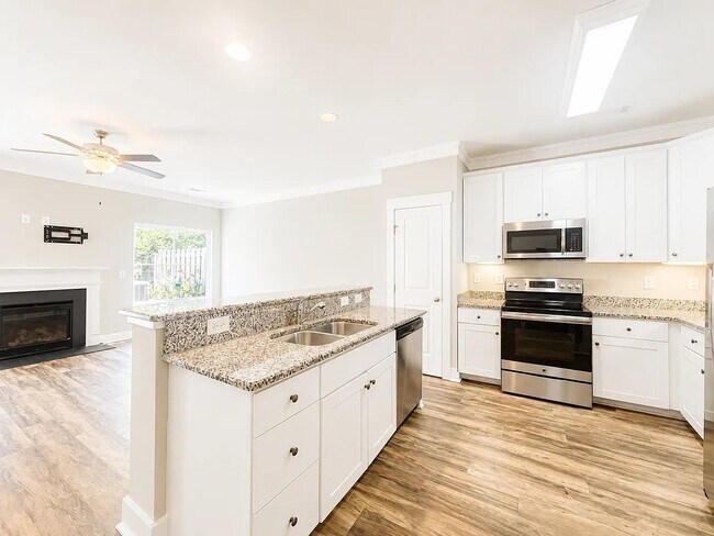 Building Photo - 722 Elmbrook Dr
