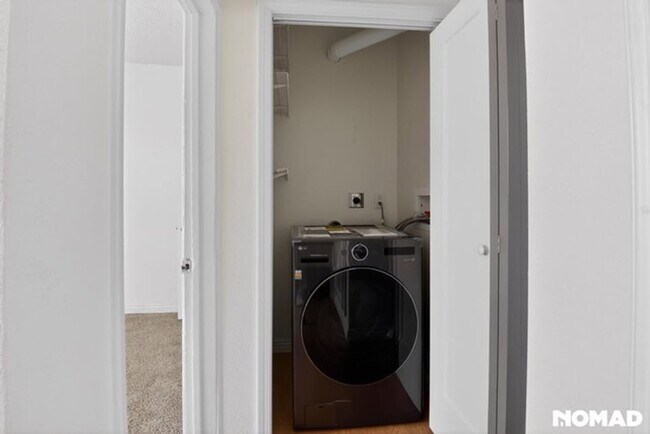 Building Photo - Charming 2 Bedroom 1 Bath Apartment For Rent