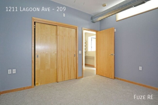 Building Photo - 1211 Lagoon Ave