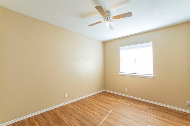 Building Photo - 207 Mitchell Dr