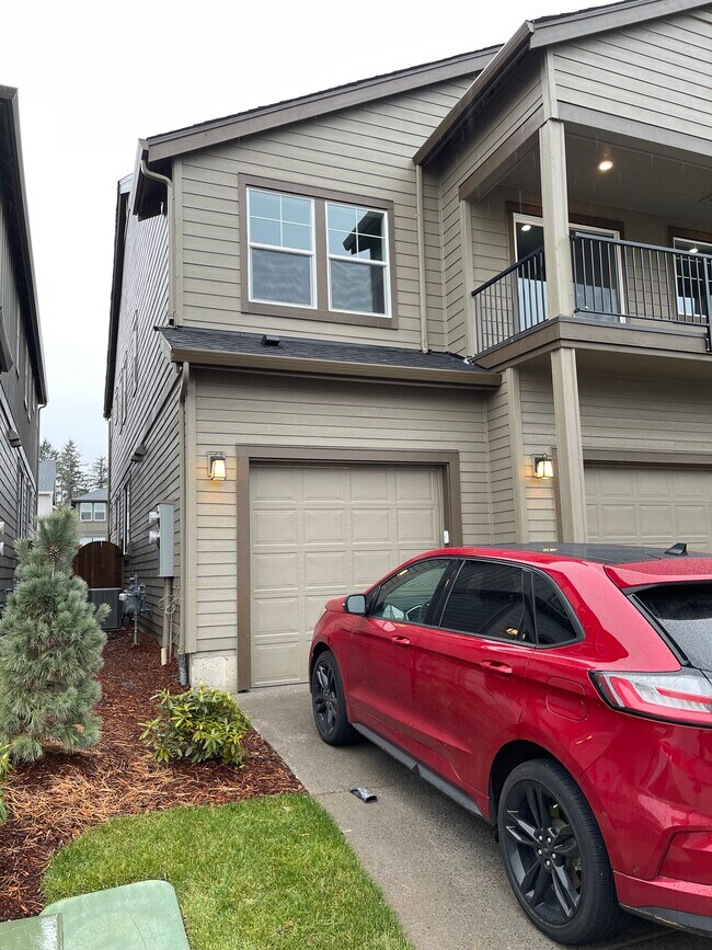 Building Photo - 18405 SW Buckhorn Dr