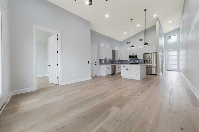 Building Photo - 1210 Brentwood St