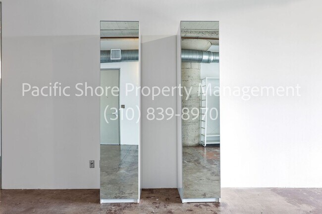 Building Photo - Large Loft with Modern Finishes at Historic Toy Factory Lofts!