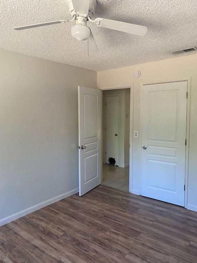 Building Photo - Shasta Lake Home w/ large yard!