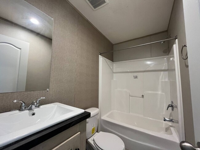 Building Photo - 3110 Victory Dr