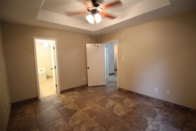 Building Photo - 16405 Sun View Ln