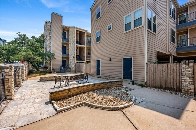 Building Photo - 2414 Longview St