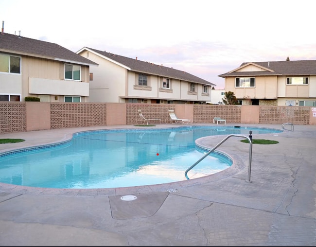 Building Photo - Paradise Manor Condo for lease