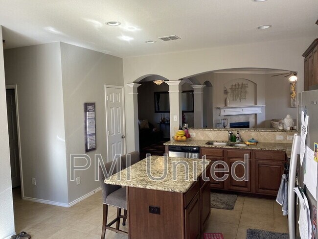 Building Photo - 15620 Gatehouse Dr