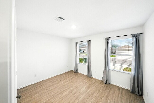 Building Photo - 3 Bedroom Single-Story Home for Rent with ...