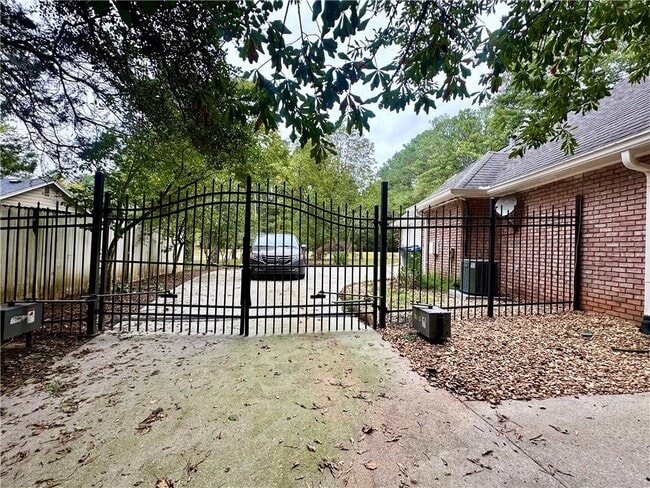 Building Photo - 1095 Whitehead Rd