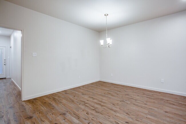 Building Photo - Beautiful New Townhome Located South of To...