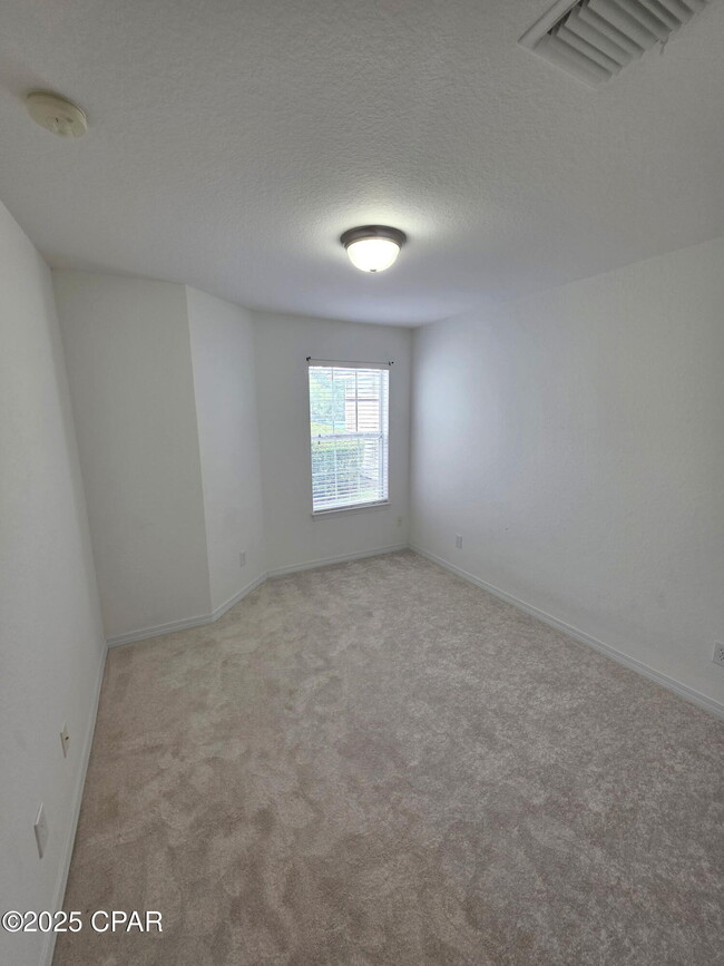 Building Photo - 3046 Meadow St