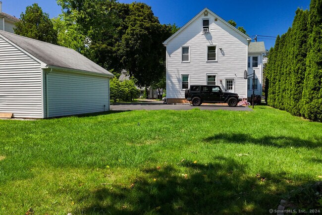 Building Photo - 1175 New Britain Ave