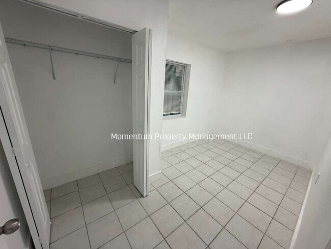 Building Photo - BEAUTIFUL & REMODELED 3/2 AVAILABLE NOW!!