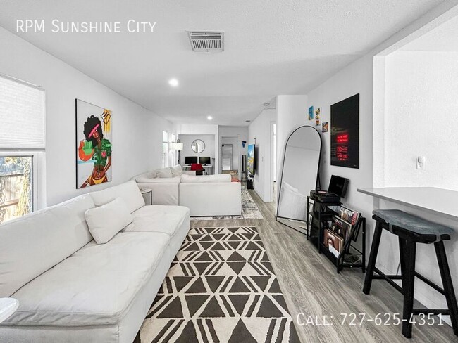 Building Photo - 908 E Cayuga St