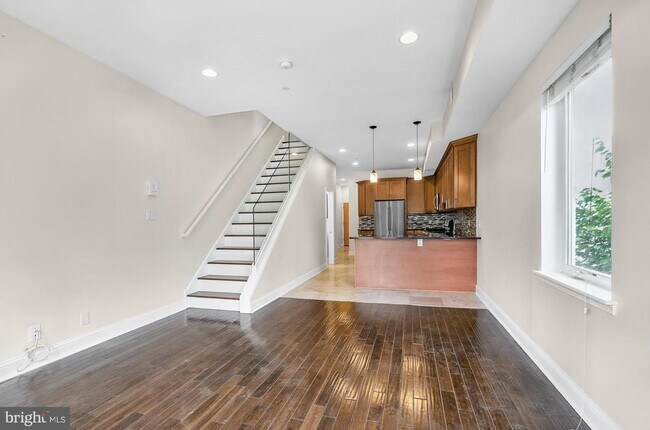 Building Photo - 2050 Frankford Ave