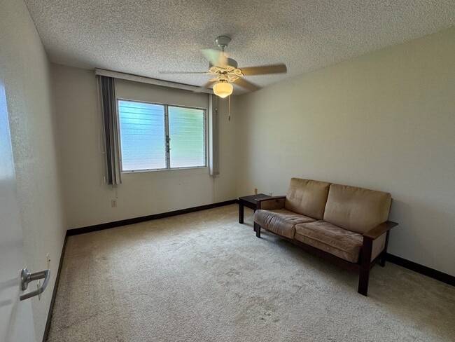 Building Photo - 95-1050-1050 Maka?ika?i St