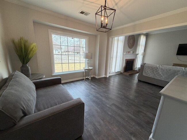 Building Photo - 1565 Dexter Run W