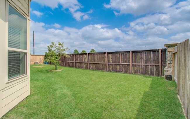 Building Photo - 7610 River Pass Dr